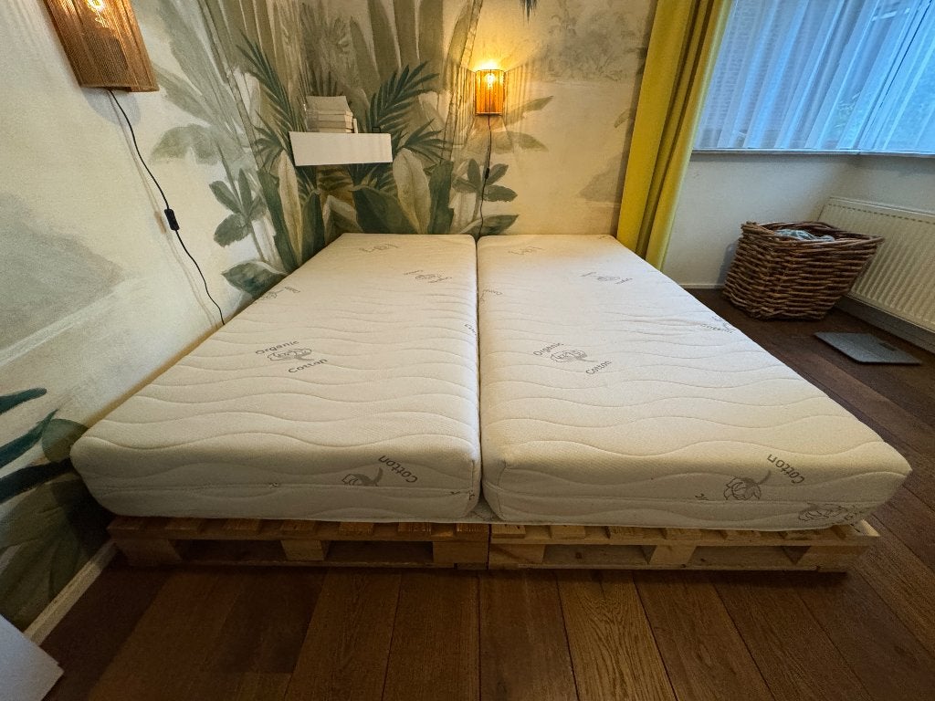 2 stevige matrassen van Pantera koudschuim SG52/natuurlatex, Ophalen, Gebruikt, Tweepersoons, Matras