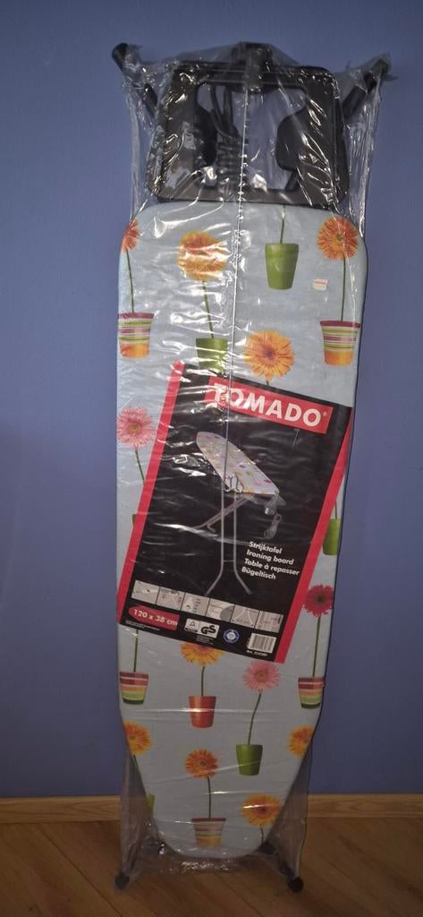 Nieuwe Tomado Strijkplank met snoer, 94 cm hoogte, Witgoed en Apparatuur, Strijkijzers en Strijkplanken, Ophalen