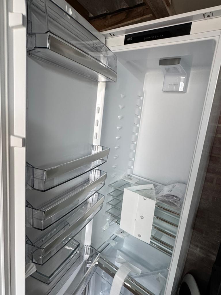 AEG koelkast Nieuw, Zonder vriesvak, 160 cm of meer, Ophalen of Verzenden, Minder dan 75 liter