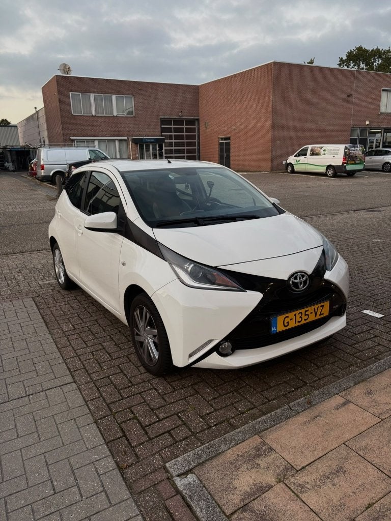 Toyota Aygo 1.0 Vvt-i 69pk 5D 2017 Wit, Voorwielaandrijving, Stof, 4 stoelen, Elektrische ramen