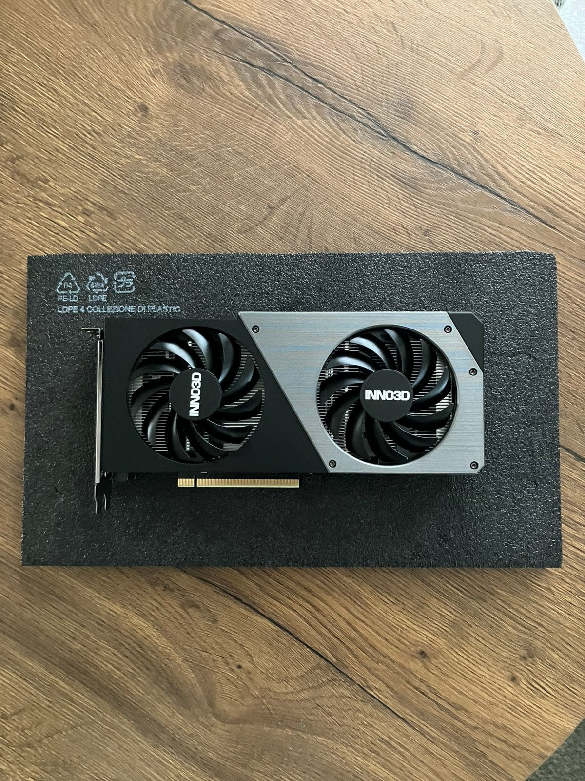 NVIDIA GeForce RTX 4060 INNO3D Twin X2 8GB videokaart, Computers en Software, Videokaarten, Ophalen, GDDR6, PCI-Express 4, Zo goed als nieuw