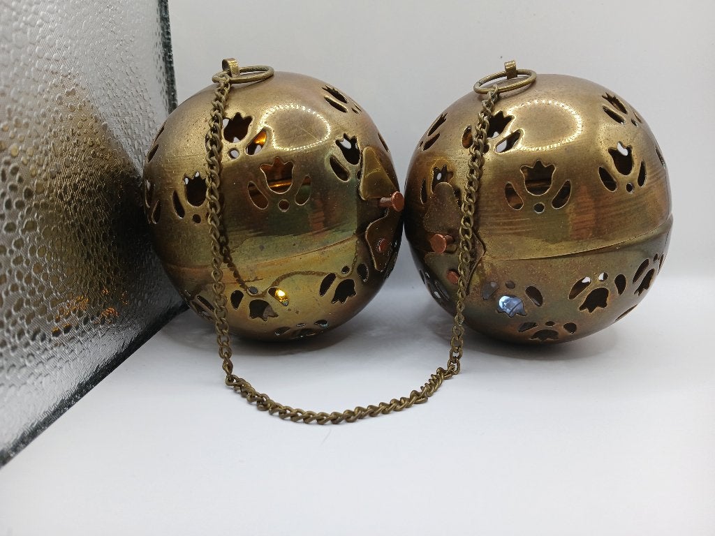 2 koperen bollen voor wierrook of als pommander, Gebruikt, Meerkleurig, Overige materialen, Overige stijlen