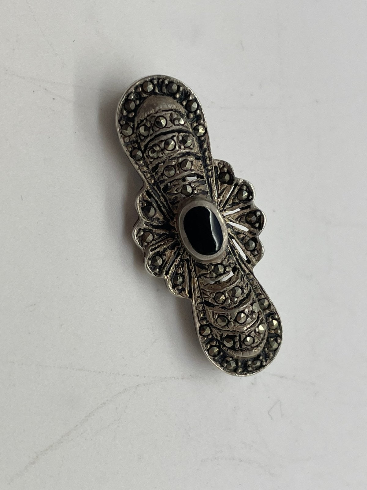 E521 Prachtige zilveren broche onyx markasiet, Minder dan 4 cm, Ophalen of Verzenden, Zo goed als nieuw, X
