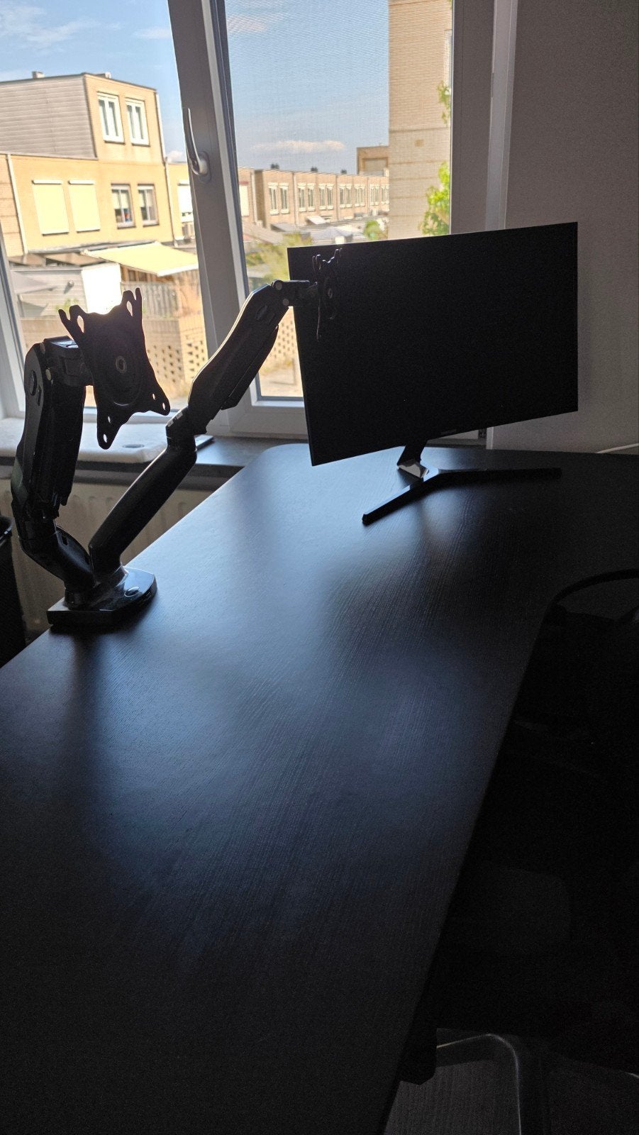 Ikea Bekant bureau met monitor en armen (ook apart te koop), Ophalen, Zo goed als nieuw