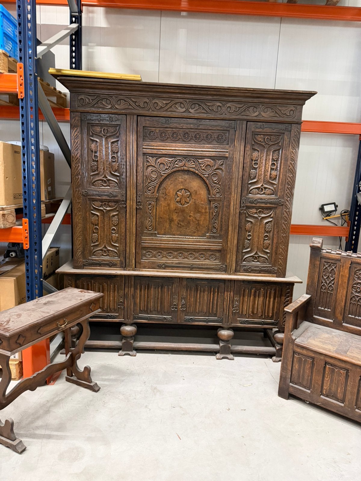 Antieke eiken kast + halbank + sidetable |Complete set| €500, Ophalen