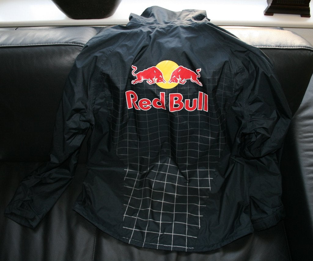 Puma Red Bull Racing 2009 F1 jas maat M, Verzamelen, Automerken, Motoren en Formule 1, Verzenden, Nieuw, Formule 1