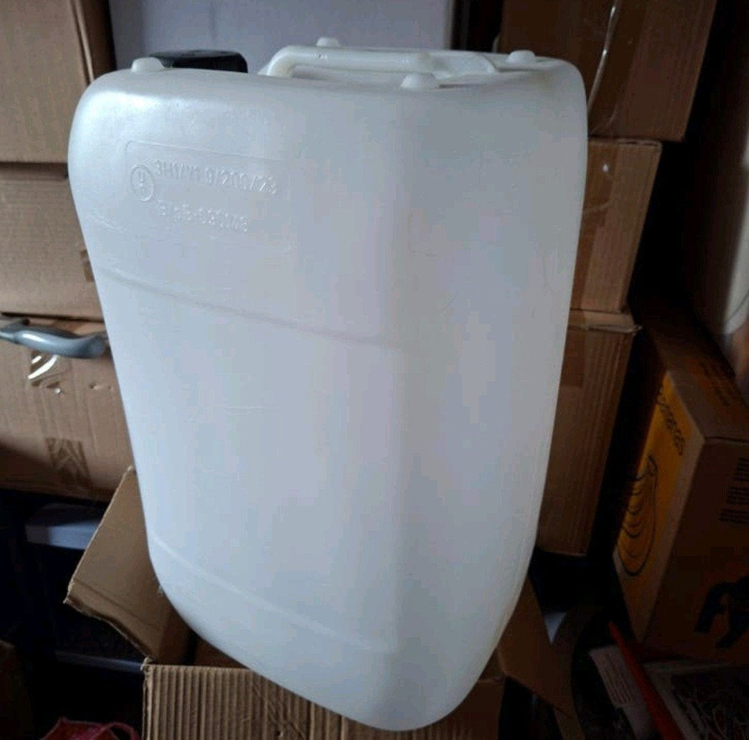 Schone 25 liter jerrycan, Ophalen