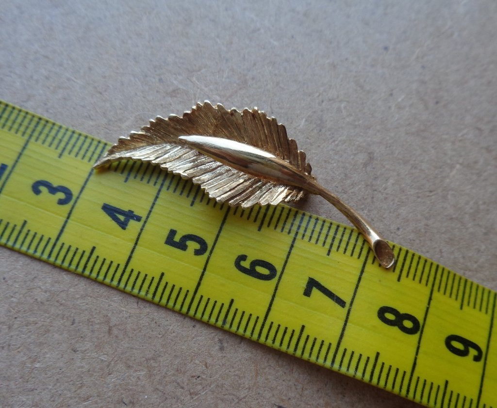 14 karaat 585 gouden veer broche [326], Sieraden, Tassen en Uiterlijk, Antieke sieraden, Verzenden, Goud, Broche