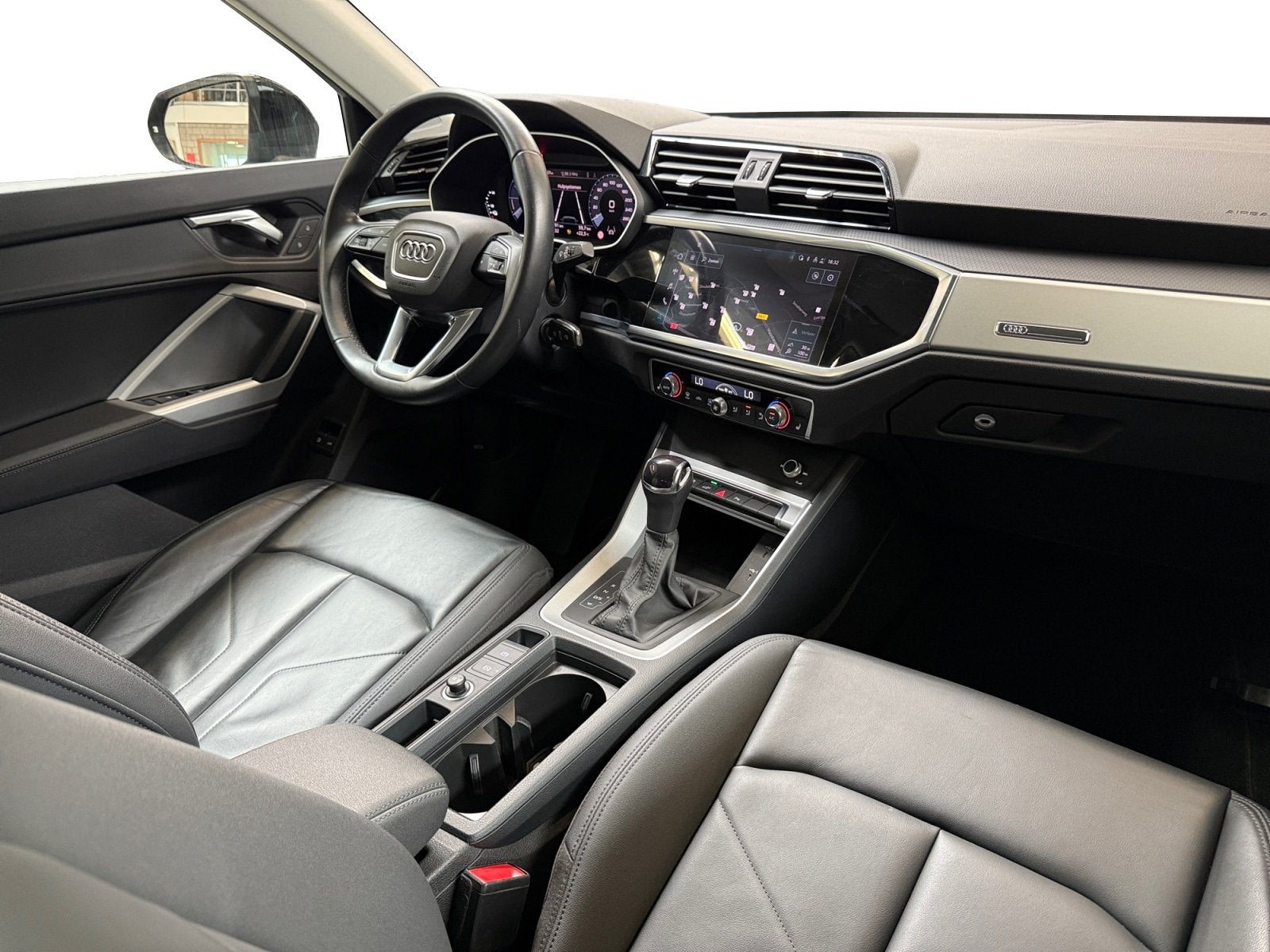 Audi Q3 45 TFSI e S edition I Leder I CarPlay I Adaptive I S, Auto's, Audi, Gebruikt, Zwart, Hybride Elektrisch/Benzine, SUV of Terreinwagen