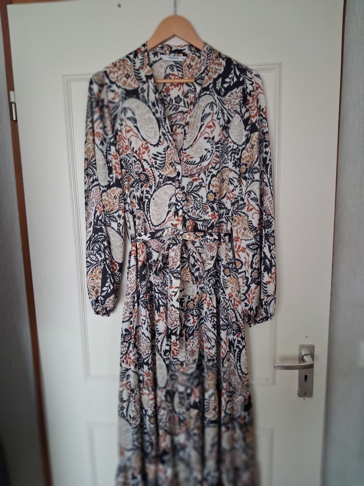 .mooie summum jurk maat 44, Kleding | Dames, Ophalen of Verzenden, Zo goed als nieuw, Maat 42/44 (L), Onder de knie