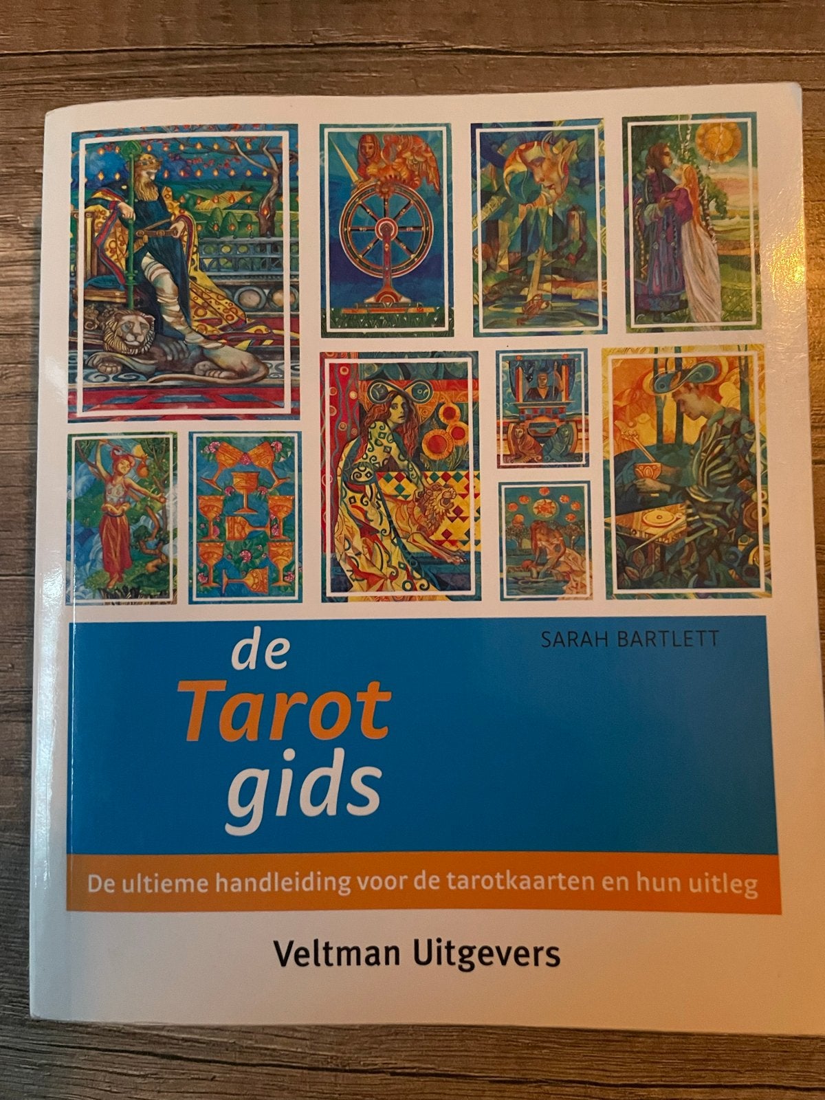 De Tarotgids - Ultieme handleiding voor tarotkaarten, Ophalen of Verzenden, Zo goed als nieuw, Tarot of Kaarten leggen, Instructieboek
