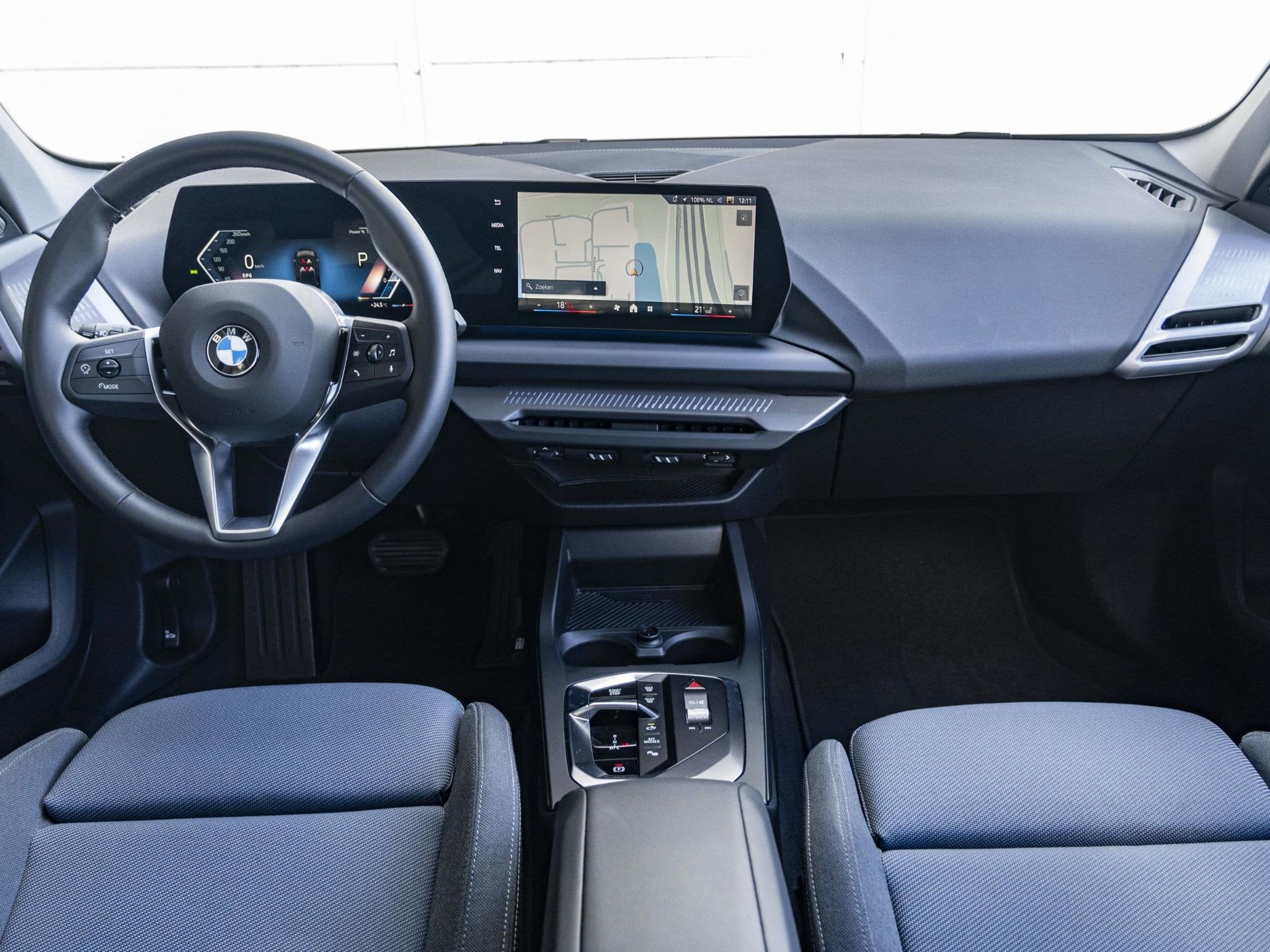 BMW 1 Serie 120 | Premium Pack | 18 inch | Comfort Access |, Auto's, Gebruikt, Euro 6, Met garantie (alle), Zwart