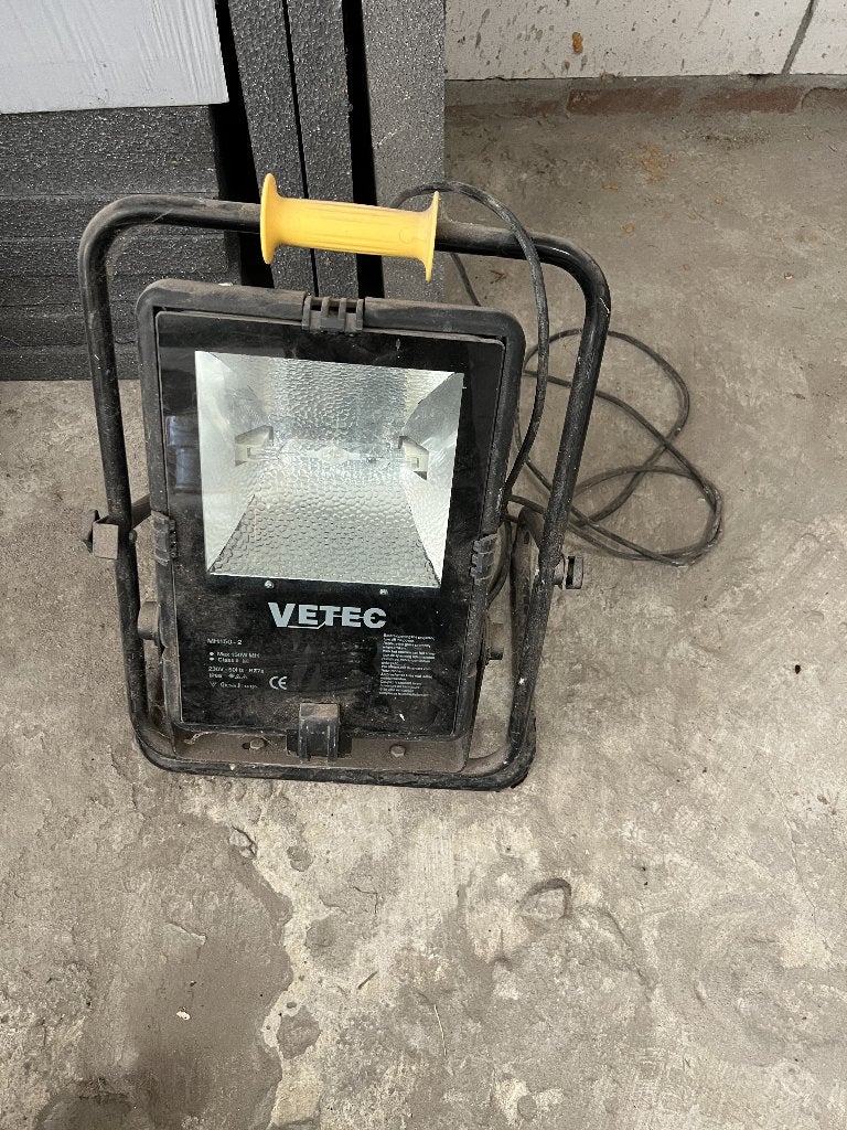 bouwlamp Vetec, Ophalen, Zo goed als nieuw, 50 tot 200 watt, Lamp met armatuur