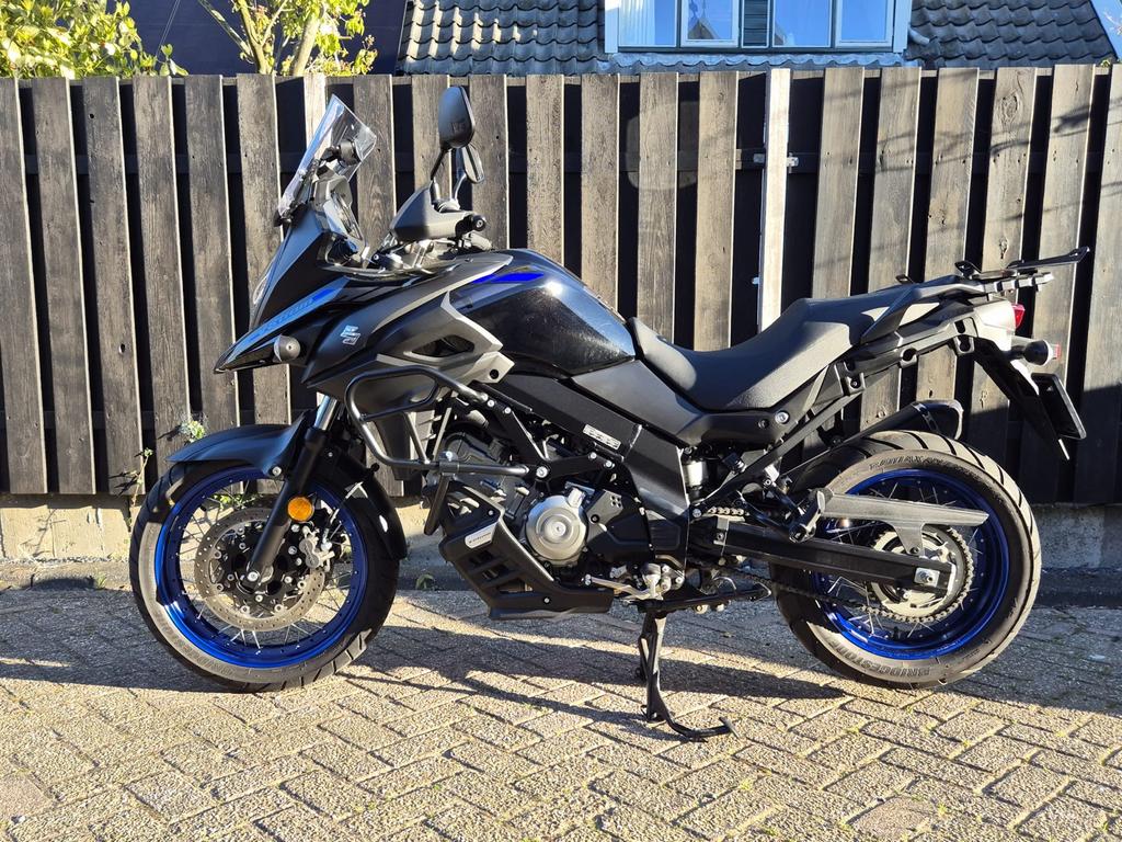 Suzuki V-Strom 650 XTA  uit Augustus 2023 nieuw staat, Motoren, Motoren | Suzuki, 2 cilinders, Nieuw, Motorrijbewijs A, Meer dan 35 kW