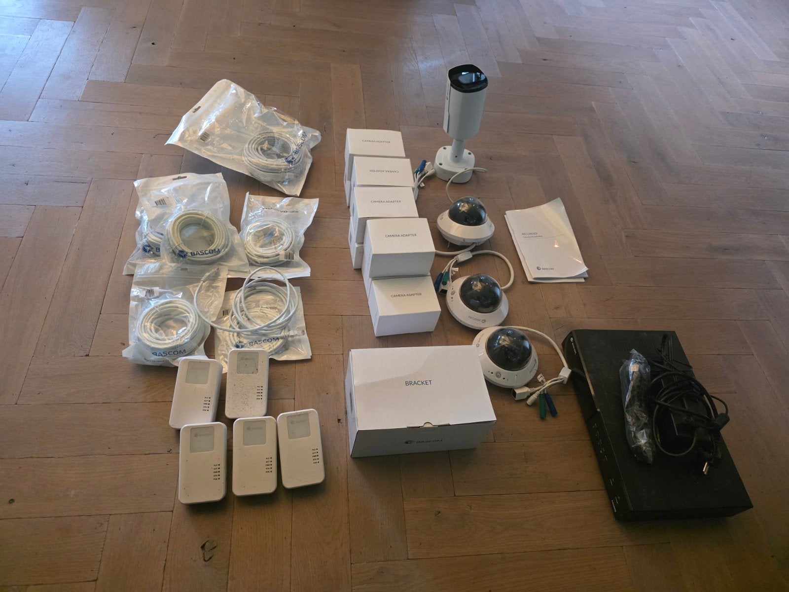 Bascom Beveiligingscamerasysteem - NVR & Diverse Camera's, Ophalen of Verzenden, Gebruikt, Binnencamera