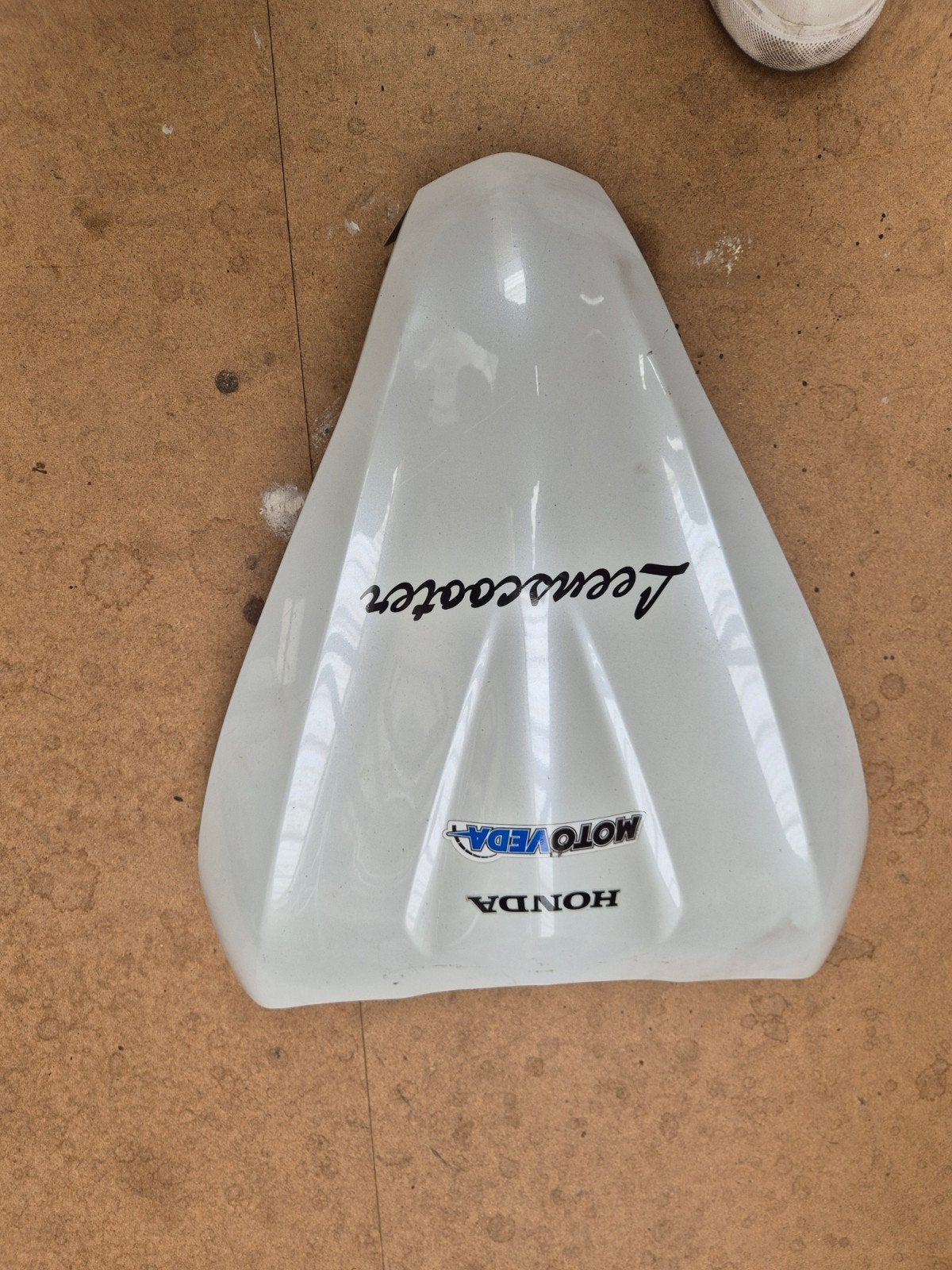Voorkap Honda Vision 4T Wit - Origineel Leenscooter, Gebruikt, Ophalen of Verzenden, Kap, 1-1 Minami-Aoyama 2-chome, Minato-ku, Tokyo 107-8556, Japan