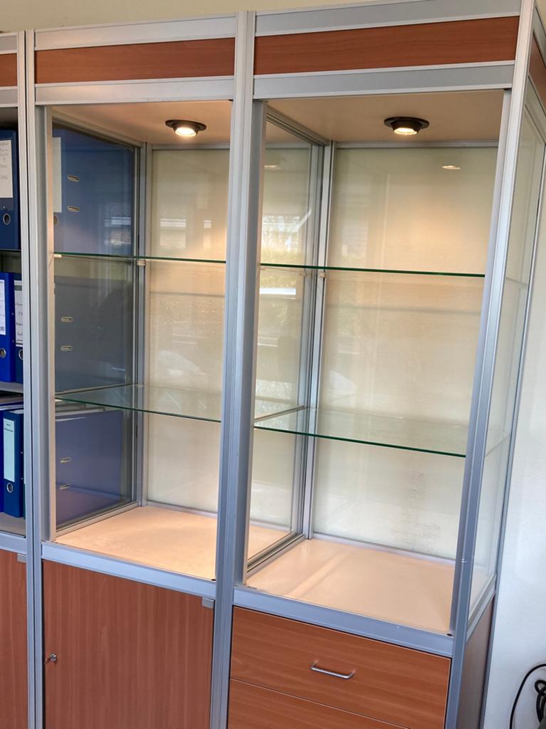 Vitrinekast, Ophalen, 50 tot 100 cm, Zo goed als nieuw, 150 tot 200 cm