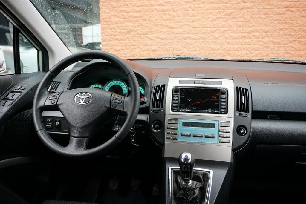 Toyota Verso 1.6 VVT-i Luna + NAVIGATIE / CRUISE CONTROL / P, Auto's, Toyota, Gebruikt, 4 cilinders, Origineel Nederlands, Handgeschakeld