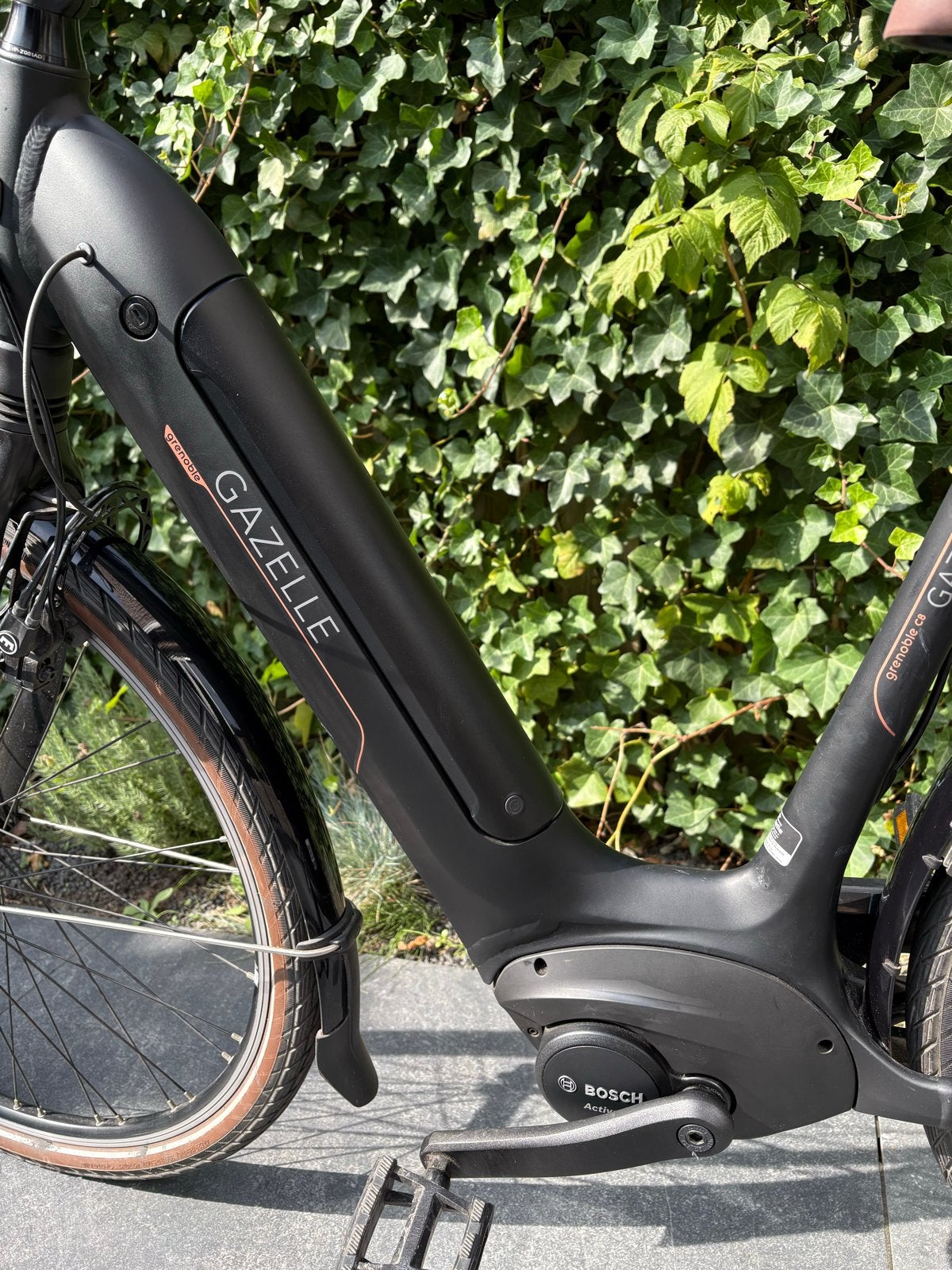 Foto 11 van Nieuwstaat! Gazelle Grenoble C8 HMB E-bike platin accu 500wh