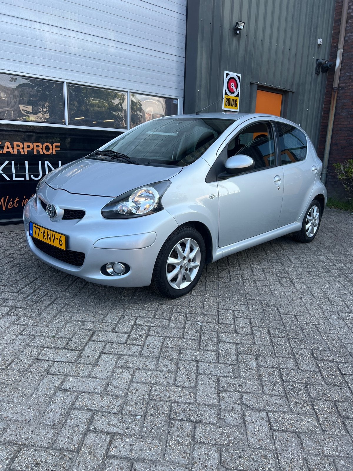 Toyota Aygo 1.0 12V Vvt-i 5DRS MMT 2010 Grijs, Auto's, Toyota, 4 stoelen, 68 pk, Origineel Nederlands, Particulier