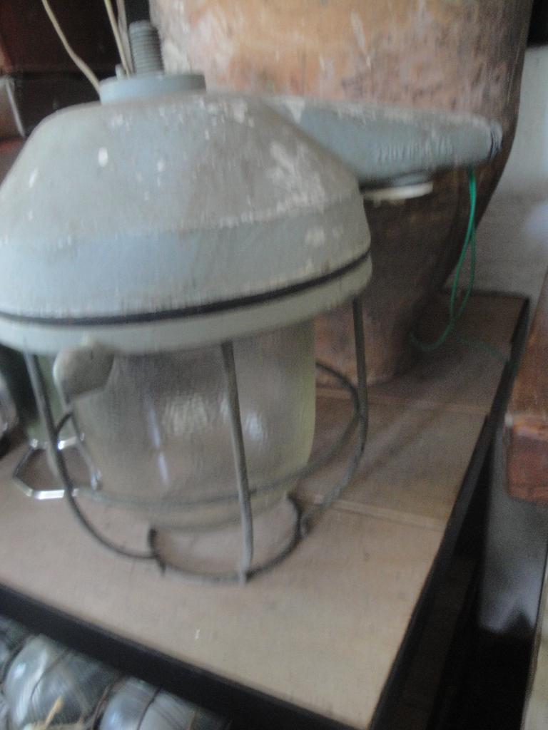 industriele stallamp glas met metaal, Antiek en Kunst, Curiosa en Brocante, Ophalen of Verzenden