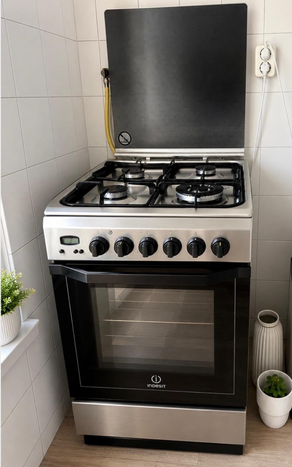 Indesit Vrijstaand Gasfornuis met Oven, Ophalen, Gebruikt, 60 cm of meer, 4 kookzones