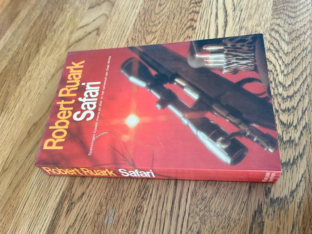 Safari - Robert Ruark (1977) - Avonturenroman, Ophalen of Verzenden, Gelezen, Nederland