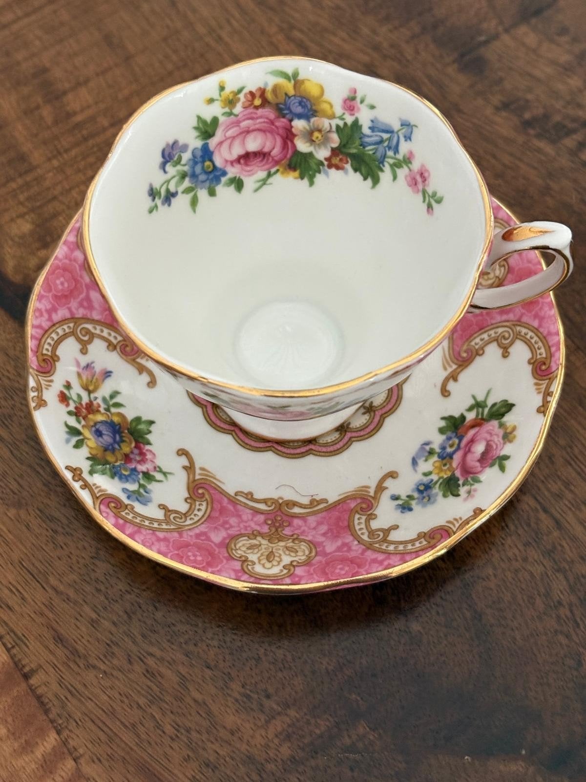 Royal Albert Lady Carlyle kop en schotel bone china 
Vraagpr, Ophalen of Verzenden