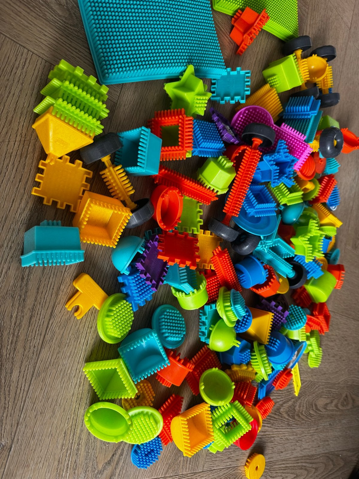 Grote set bouwblokken met verschillende vormen en kleuren, Ophalen of Verzenden, Zo goed als nieuw, Overige merken