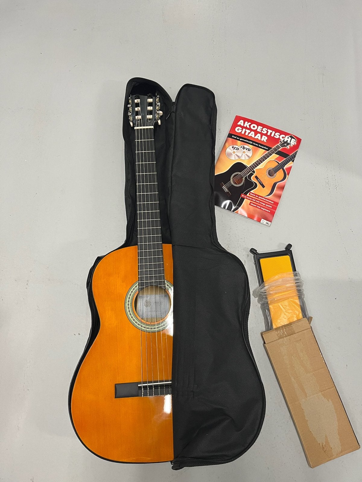 Messina Klassieke Gitaar (4/4) + Accessoires, Ophalen, Zo goed als nieuw, Klassieke of Spaanse gitaar