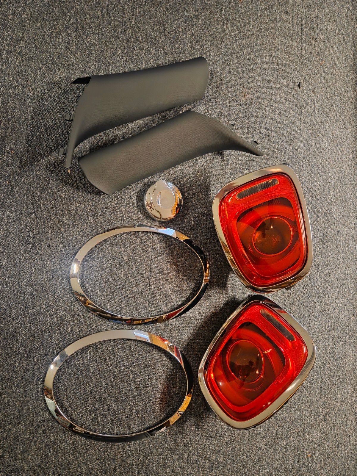 Achterlichten, koplampringen, Tankdop en afdekking raamstijl, Ophalen, Gebruikt, Mini