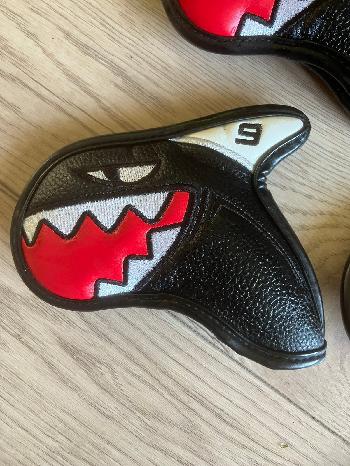 Shark headcovers ijzers 7 stuks, Ophalen, Zo goed als nieuw, Tas