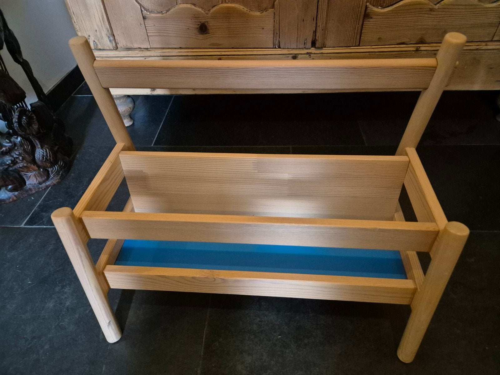 Houten tijdschriftenrek / boekenrek ikea Flisat, Ophalen, Met plank(en), Gebruikt, 50 tot 100 cm