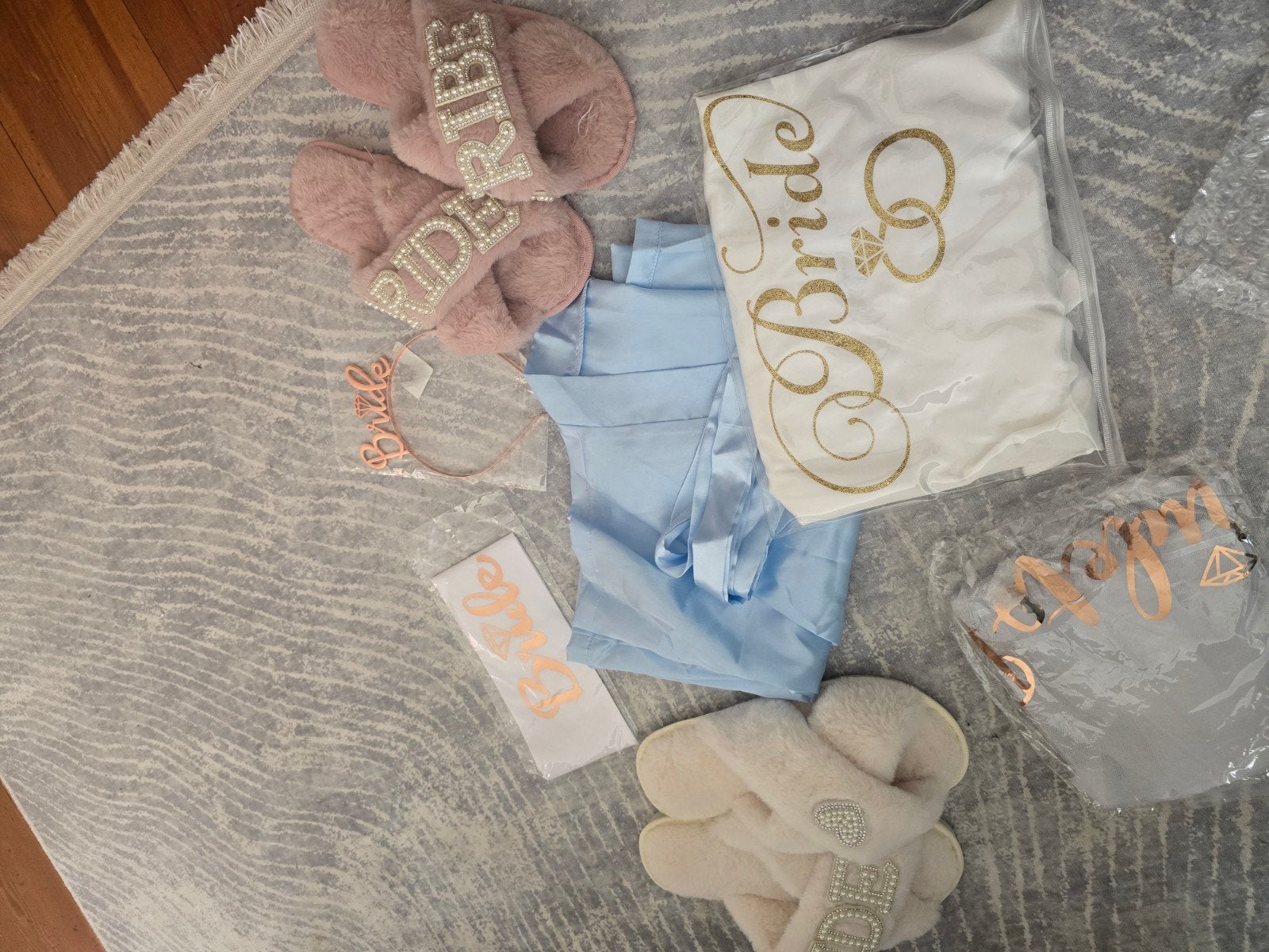 Bruidspakket: Badjas, slippers en accessoires, Kleding | Dames, Ophalen of Verzenden, Nieuw, Wit, Accessoires