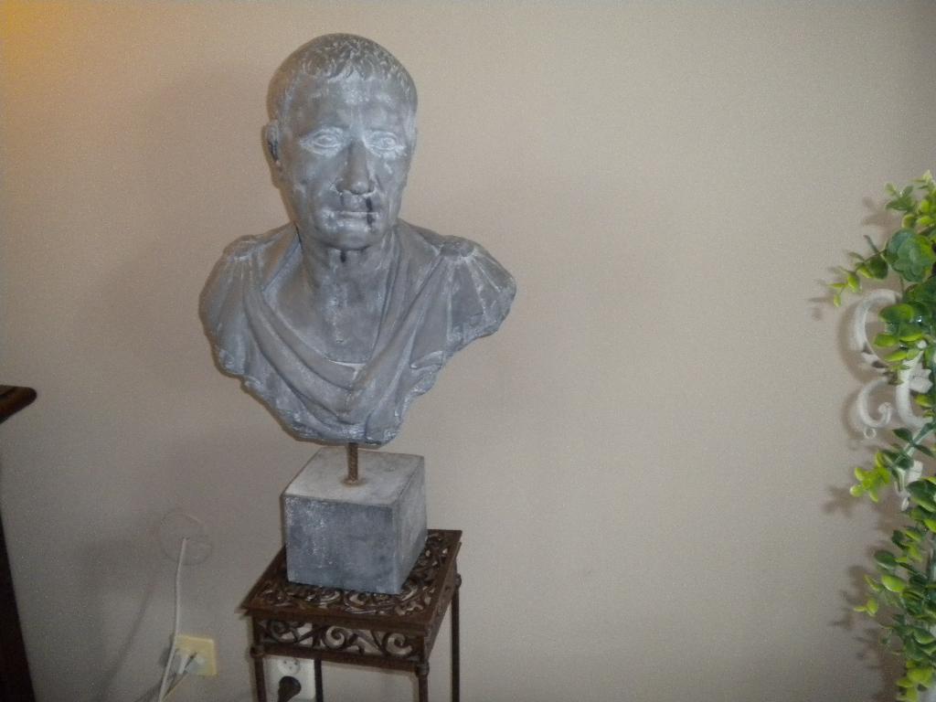 Borstbeeld Ceasar, Antiek en Kunst, Ophalen, Buste, 50 - 100 cm, Steen of Keramiek