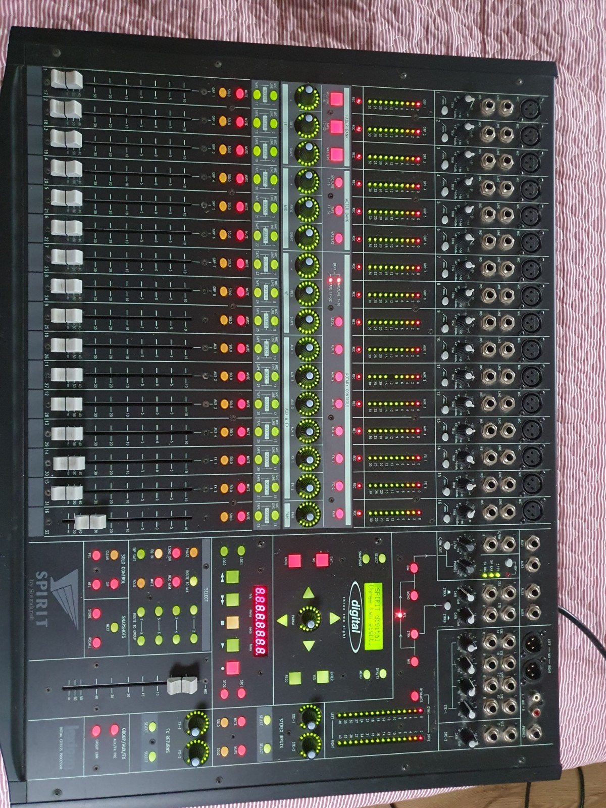 Spirit by Soundcraft digitale mixer, Muziek en Instrumenten, Ophalen, Gebruikt, 10 tot 20 kanalen