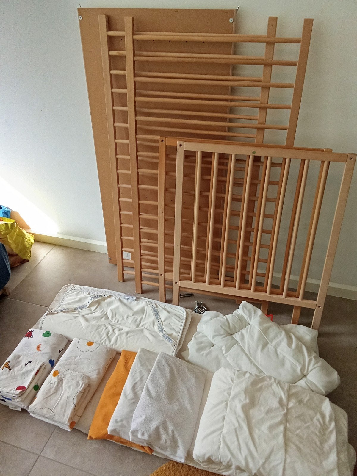 Babybedje IKEA complete +Aerosleep +beddengoed (60x120x90), Kinderen en Baby's, Ophalen of Verzenden, Zo goed als nieuw, Minder dan 140 cm
