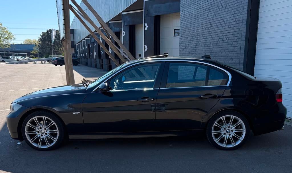 BMW 3-serie 320i SCHUIFDAK/CRUISE/PDC/CLIMA/M-VELGEN!, Auto's, BMW, Zwart, 4 cilinders, 150 pk, Zwart