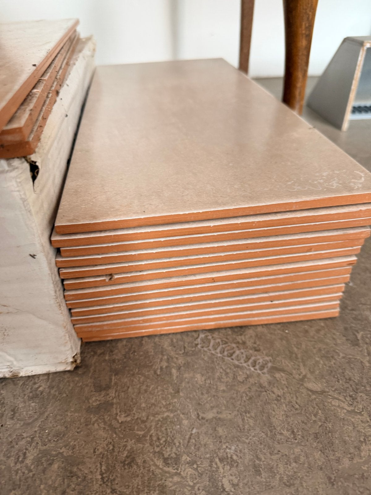 34 tegels beige/grijs van Jan Groen tegels, 20x45cm, Ophalen, 40 tot 60 cm, Zo goed als nieuw, Minder dan 5 m²
