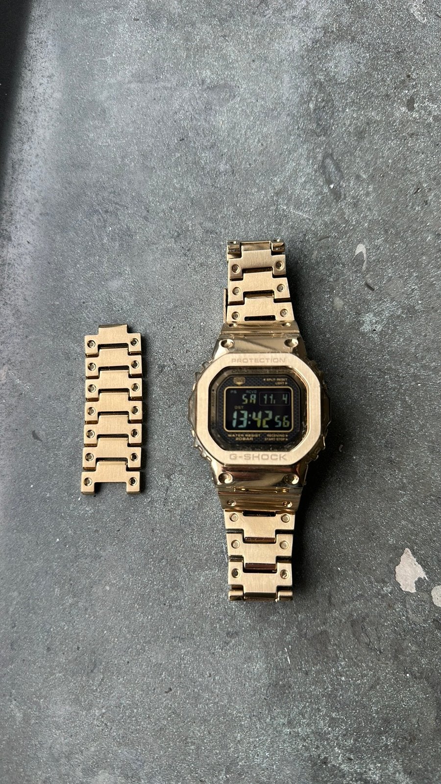 Casio G-shock full metal gold GMW-B5000GD-9, Sieraden, Tassen en Uiterlijk, Ophalen of Verzenden, Zo goed als nieuw