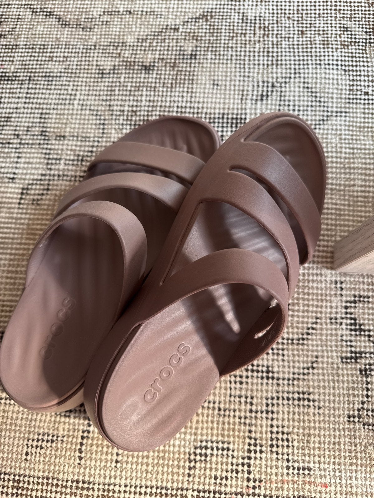 Crocs taupe slippers maat 38/39, Verzenden, Gedragen, Beige, Slippers