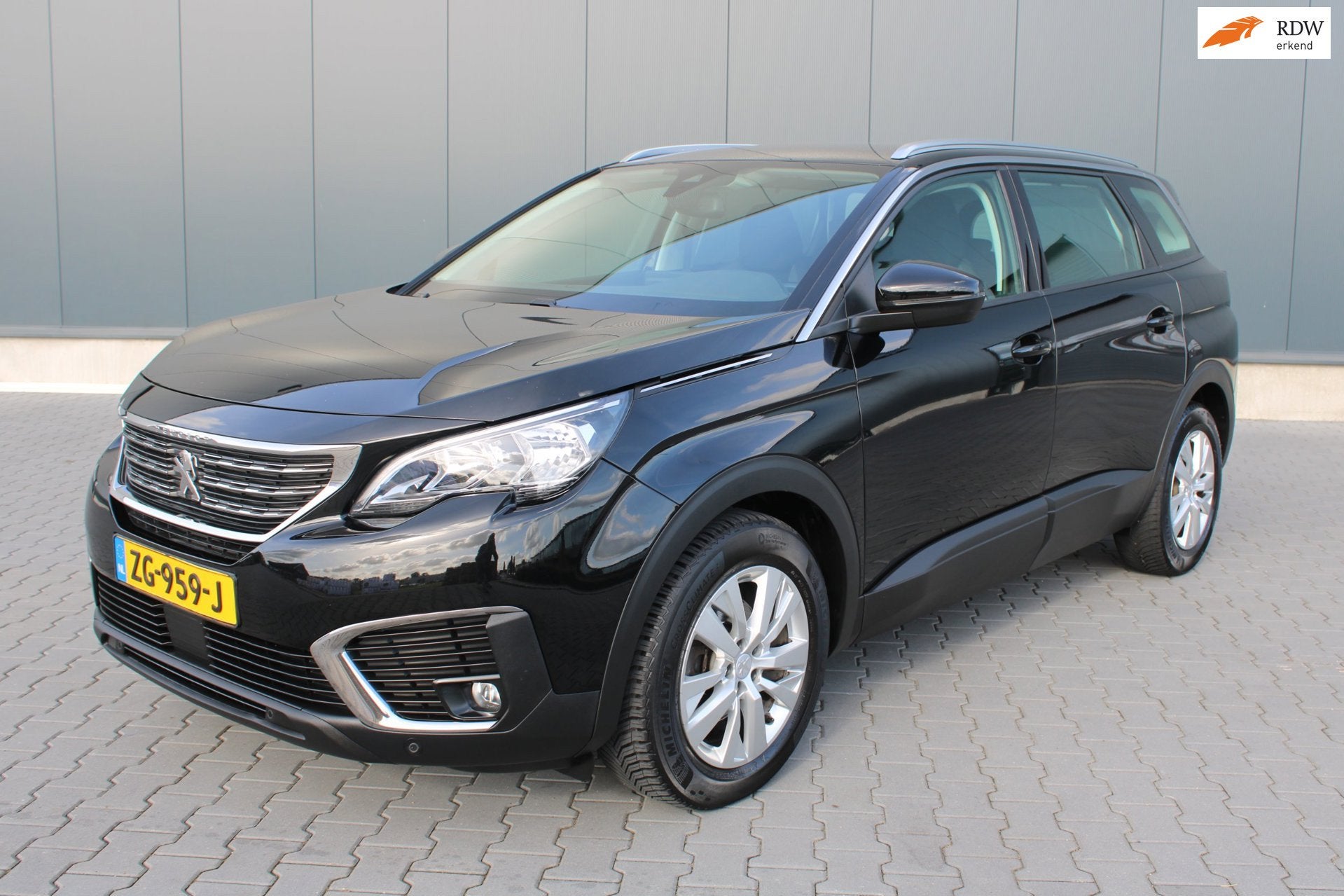 Peugeot 5008 1.2 PureTech Access 7 PERSOONS TREKHAAK NIEUWE, Voorwielaandrijving, Dealer onderhouden, Stof, Gebruikt
