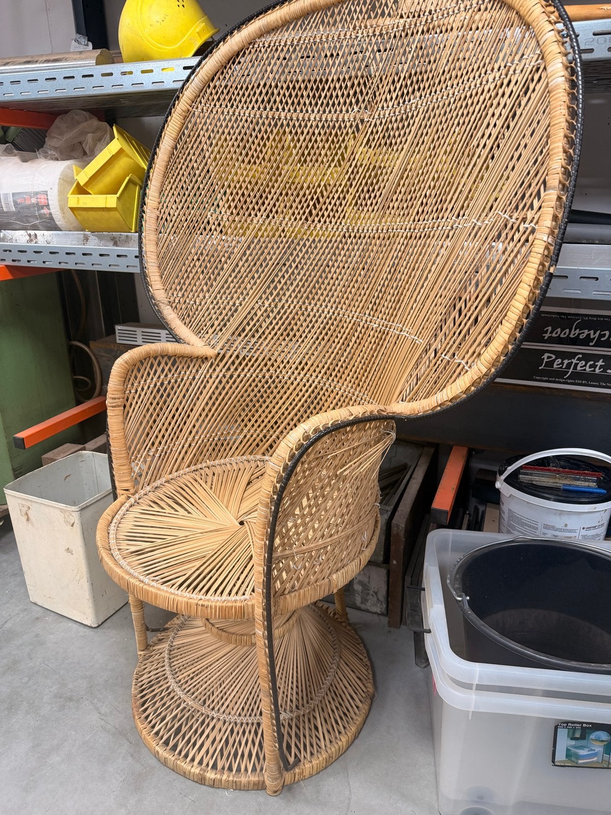 Vintage Pauw Stoel van Riet - Uniek Design, Huis en Inrichting, Stoelen, Ophalen, Gebruikt, Bruin, Riet of Rotan