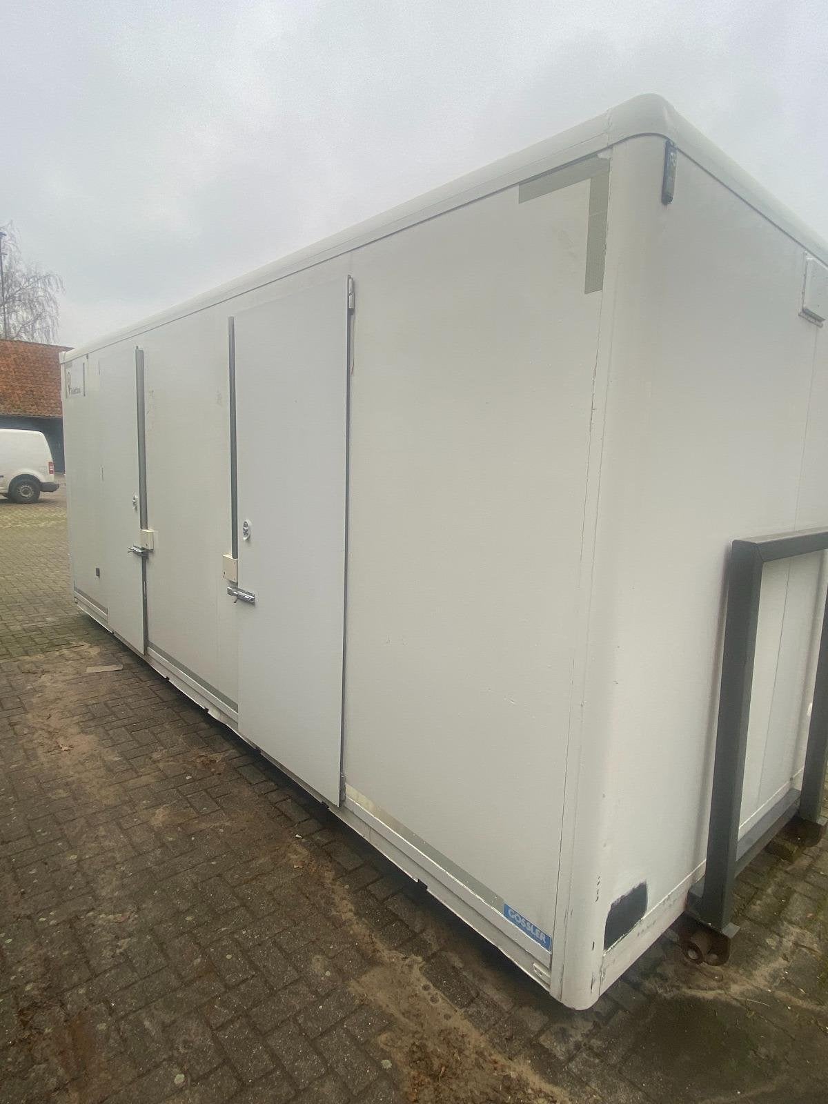 Mobiele toilet- en sanitair unit (defect), Ophalen