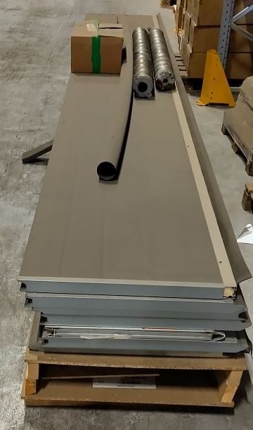Loods roldeur met toebehoren, Ophalen, Kunststof, Gebruikt, Garagedeur