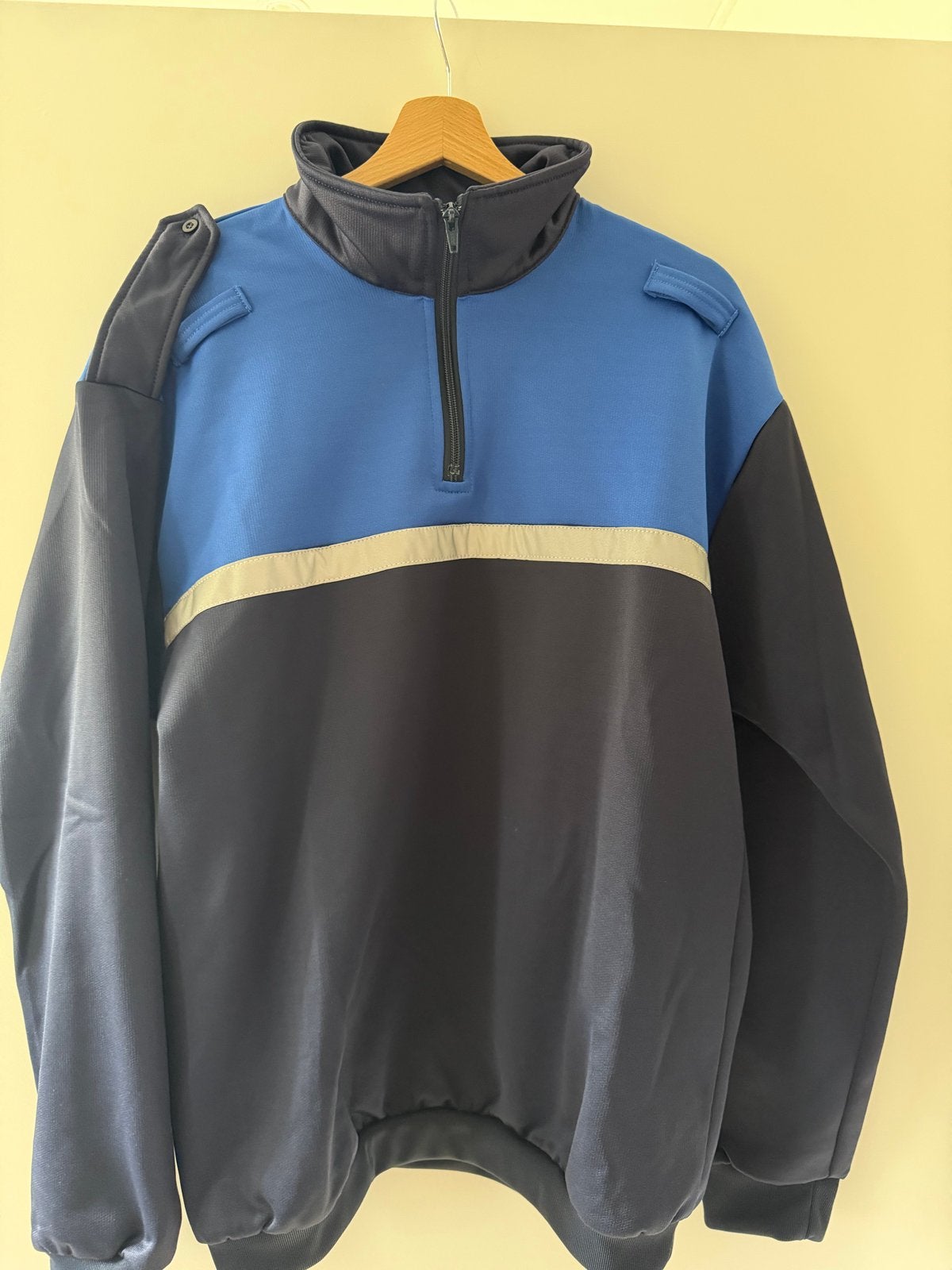 BOA Gilde Opleidingen Kledingpakket (Polo's, Broek, Shirt), Ophalen, Maat 52/54 (L), Blauw, Gedragen