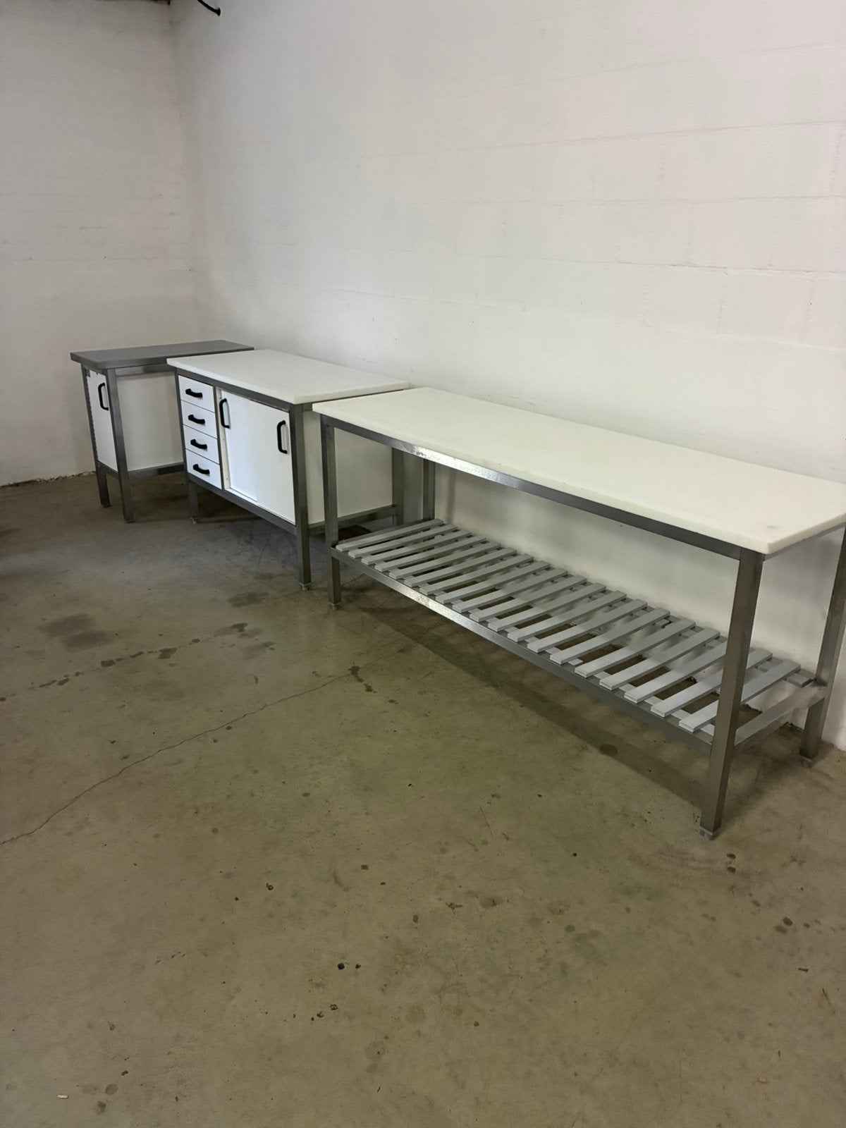 Te koop rvs snij / werktafels met onderkast en onderschap, Ophalen, Zo goed als nieuw