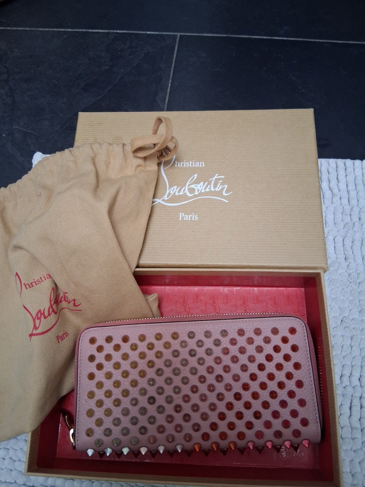 Christian Louboutin portemonnee met studs, Ophalen of Verzenden