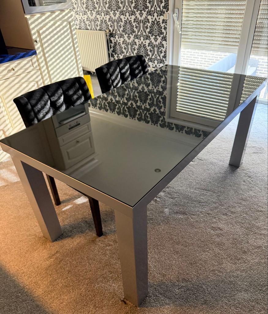 Shakir eettafel, stoelen en dressoir met Eichholtz lamp, Huis en Inrichting, Ophalen of Verzenden, Zo goed als nieuw