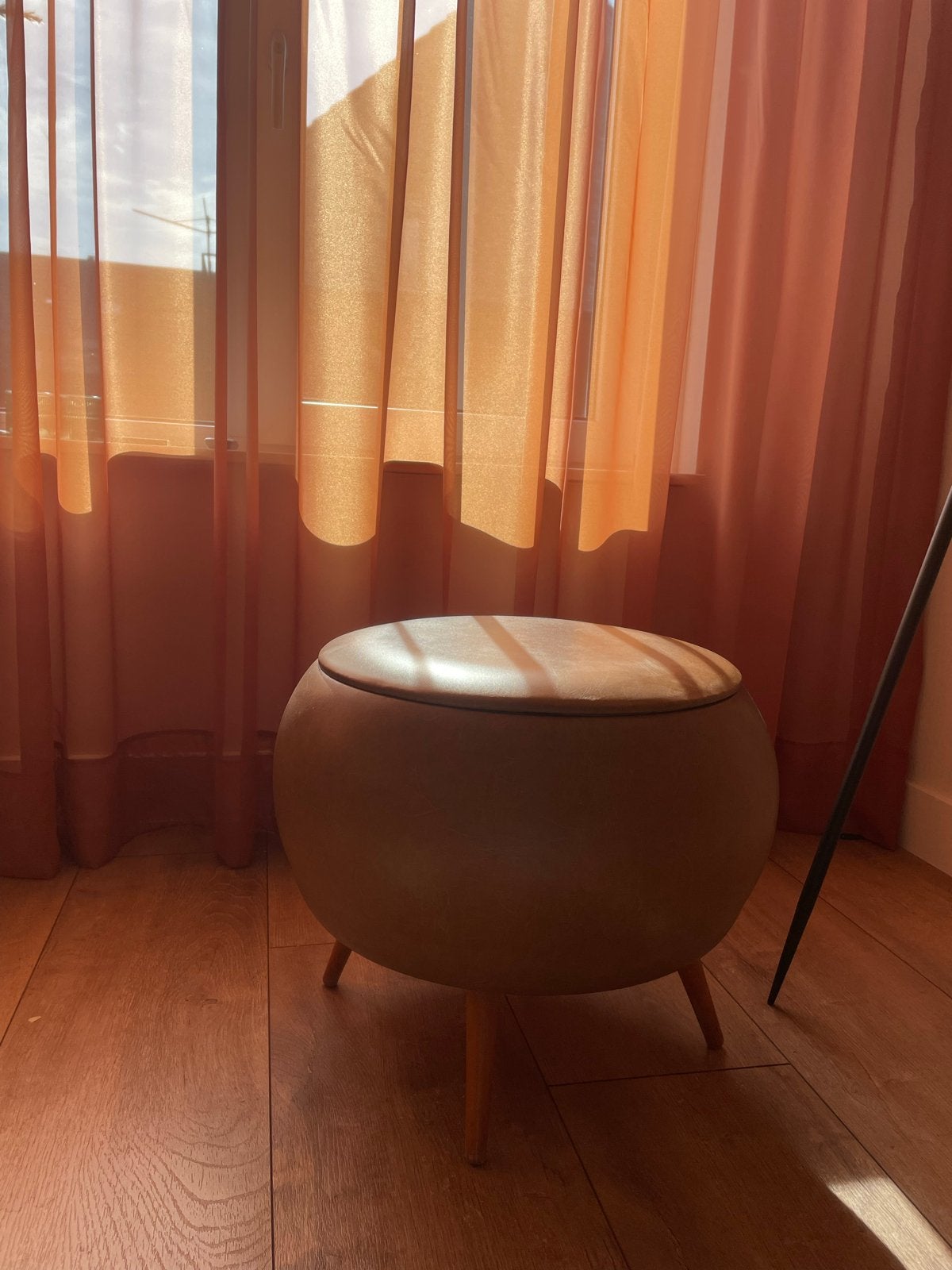 Vintage ronde poef met opbergruimte en houten poten, Ophalen